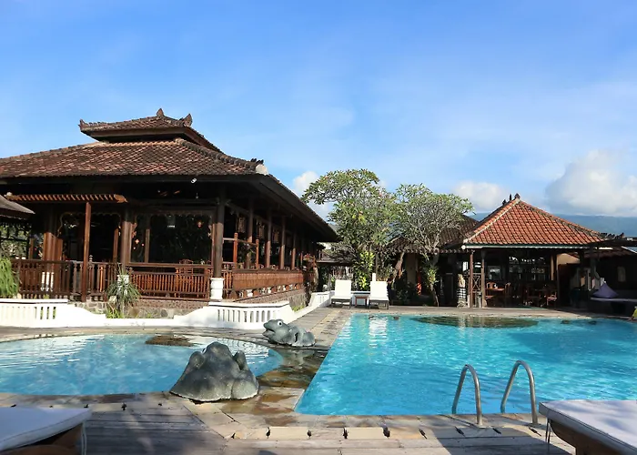 Bali Taman & ロヴィーナ