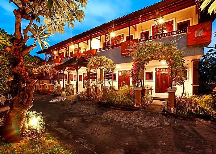 Bali Taman & ロヴィーナ