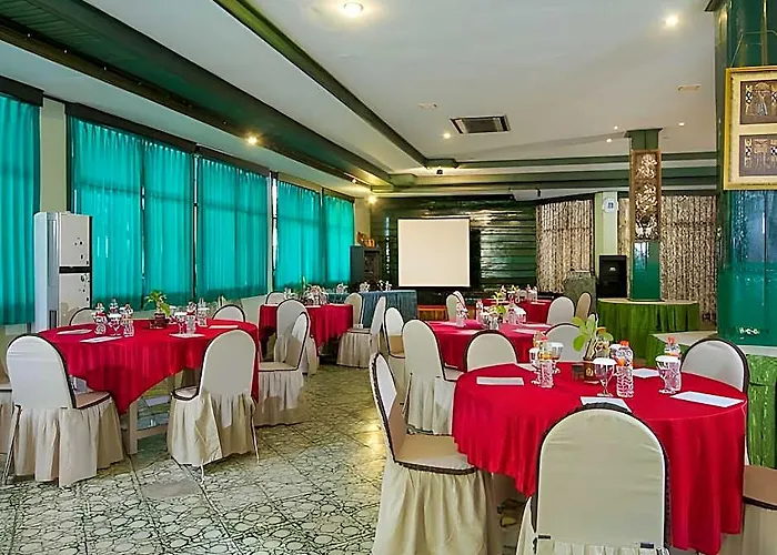 Bali Taman & ロヴィーナ
