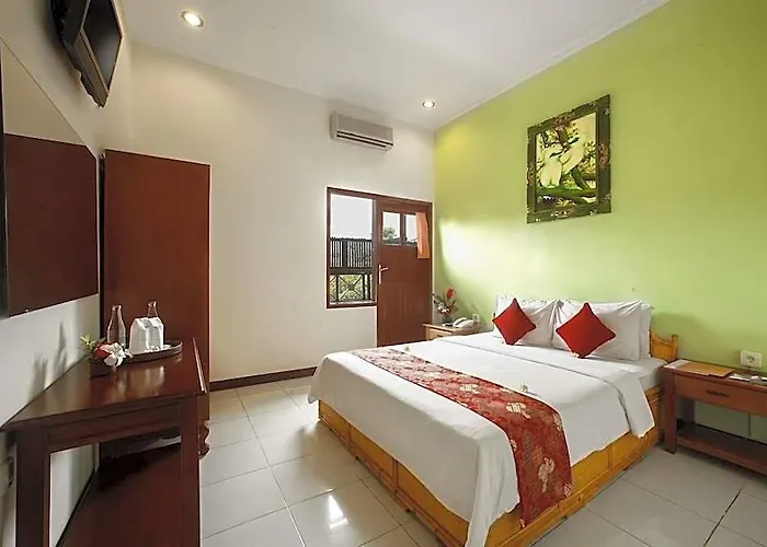 Bali Taman & ロヴィーナ